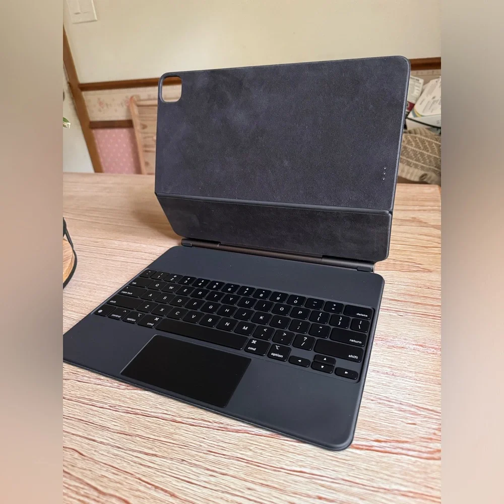 Apple Magic Keyboard Folio for 12.9 inch iPad - Picture 3 of 8